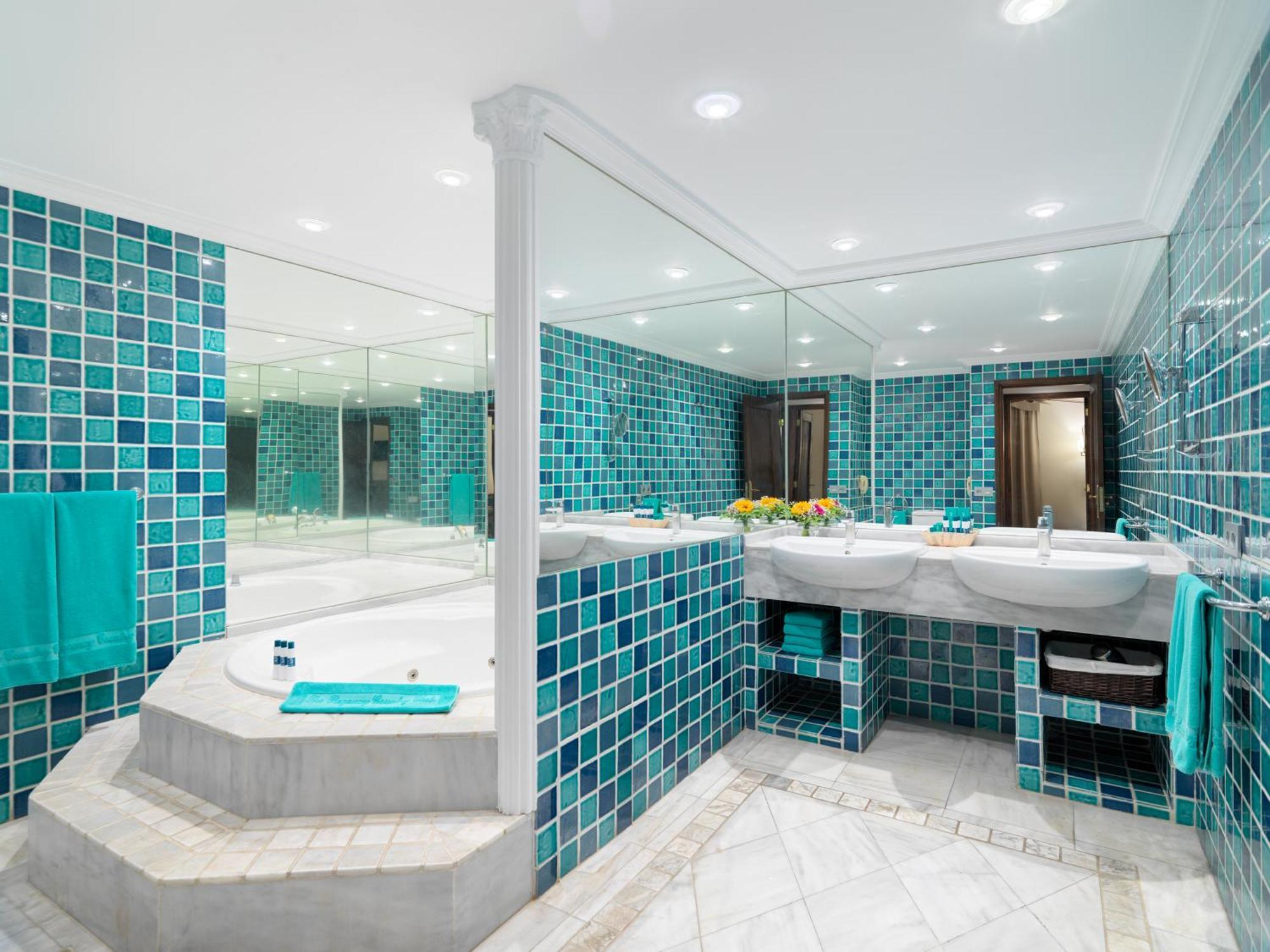 One-Bedroom Apartment Suite Jacuzzi & Solarium