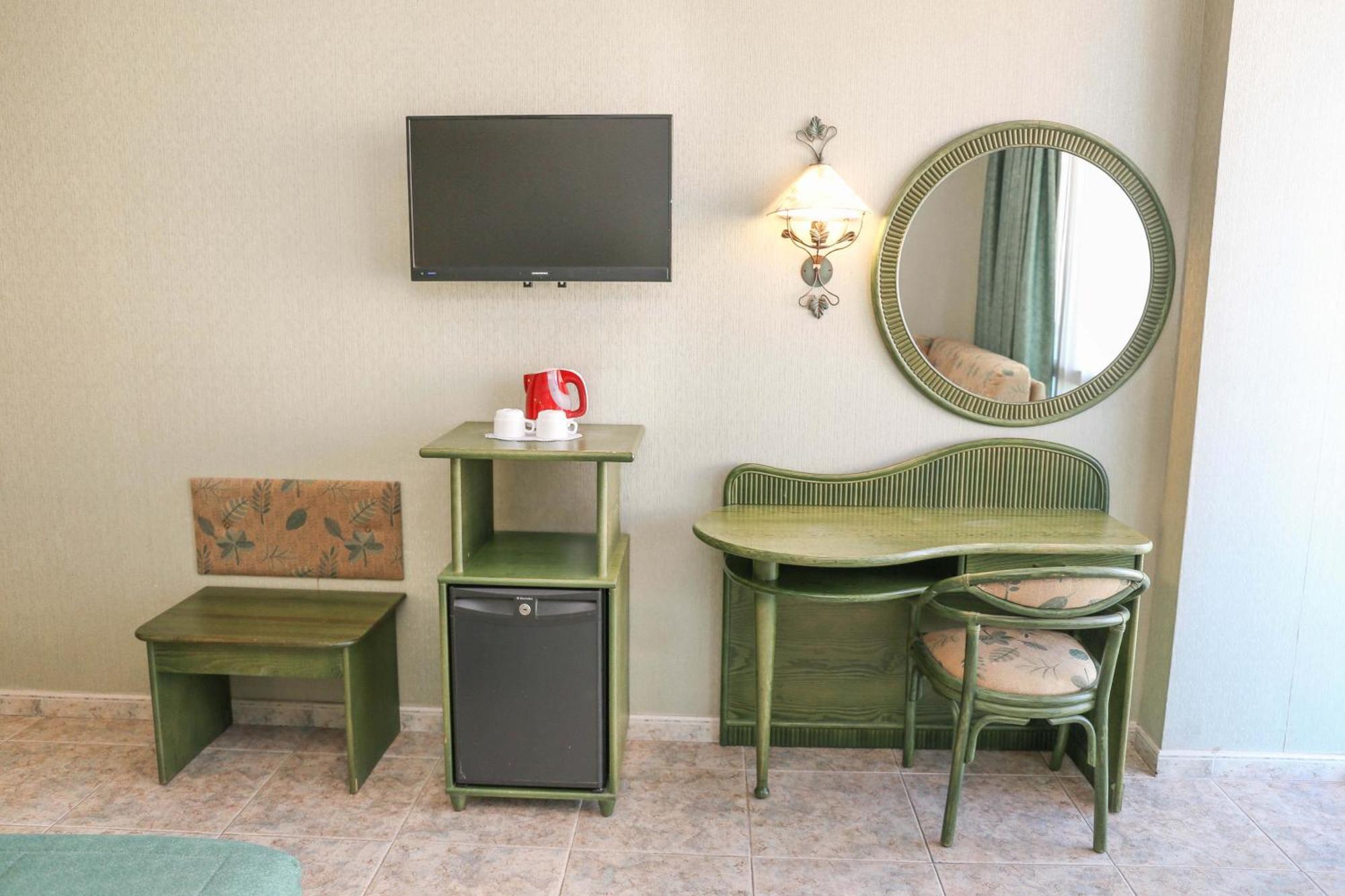 Double or Twin Room Side Sea View