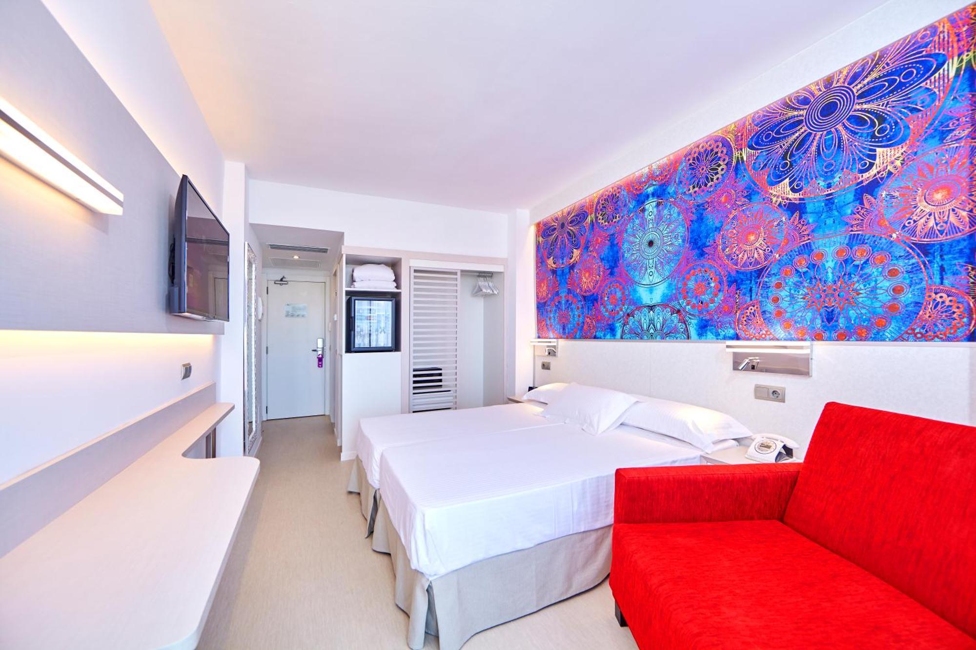 Standard Double or Twin Room Balcony