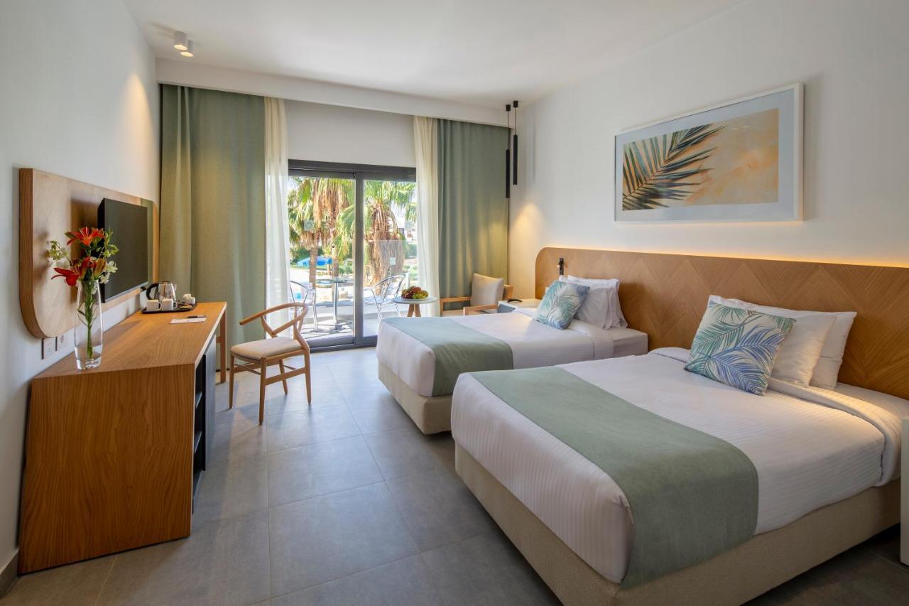 Superior Pool View Room