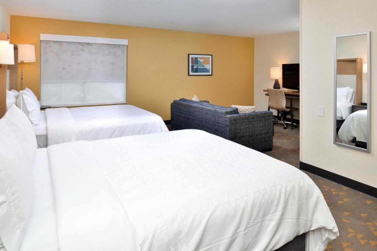 Queen Suite with Sofa Bed