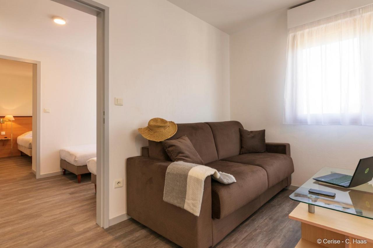 Two-Bedroom Apartment,1370887193:JPEG