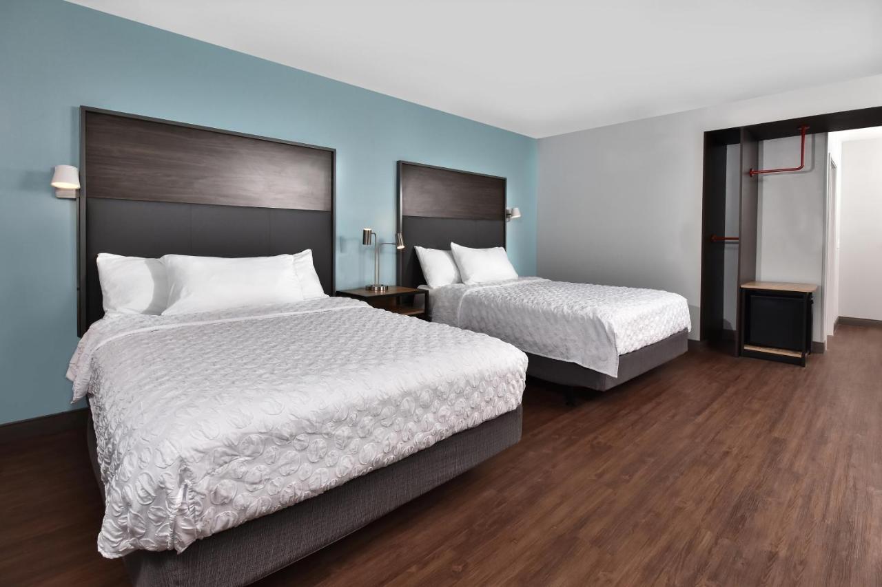 Queen Room Two Queen Beds Bath Tub Mobility or Hearing Accessible,1309754374:JPEG