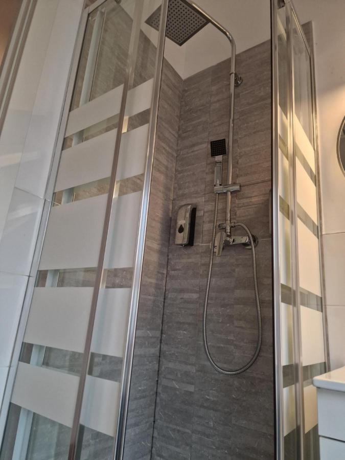 Double Exterior Room