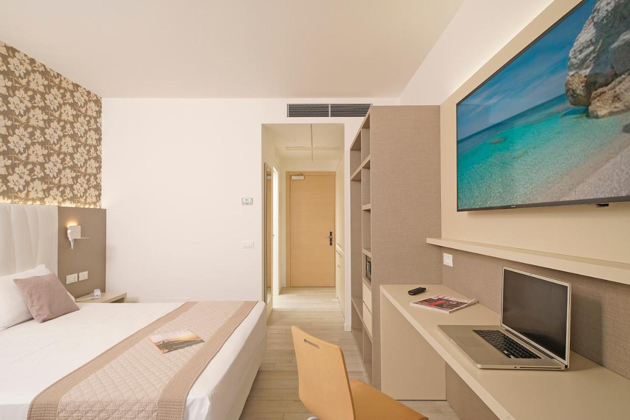 Luxury Room Spa Bath Access