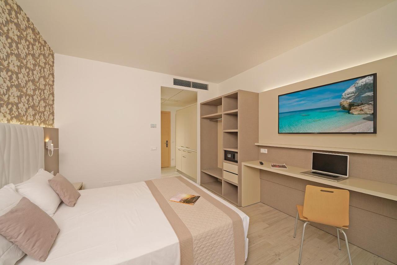 Luxury Room Spa Bath Access