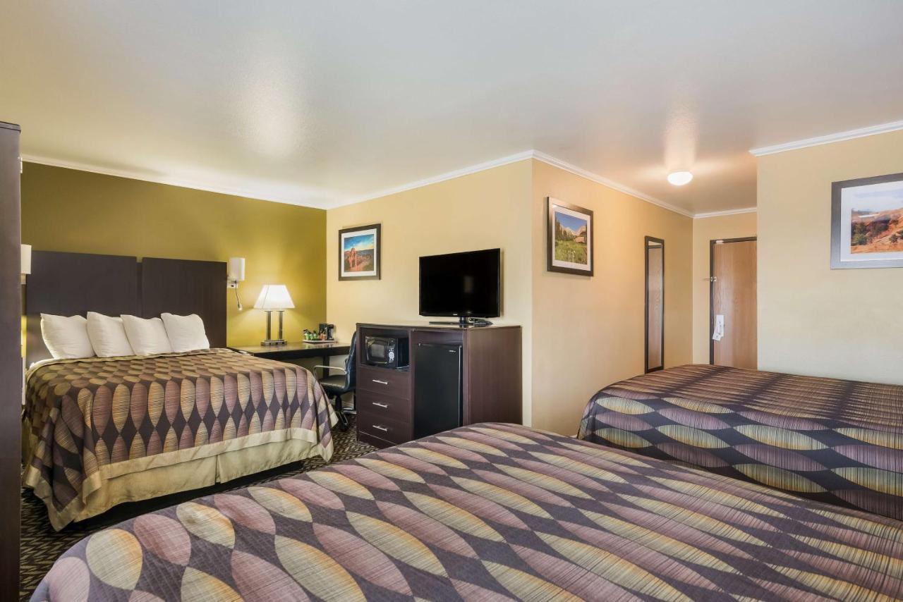 Queen Suite with Three Queen Beds