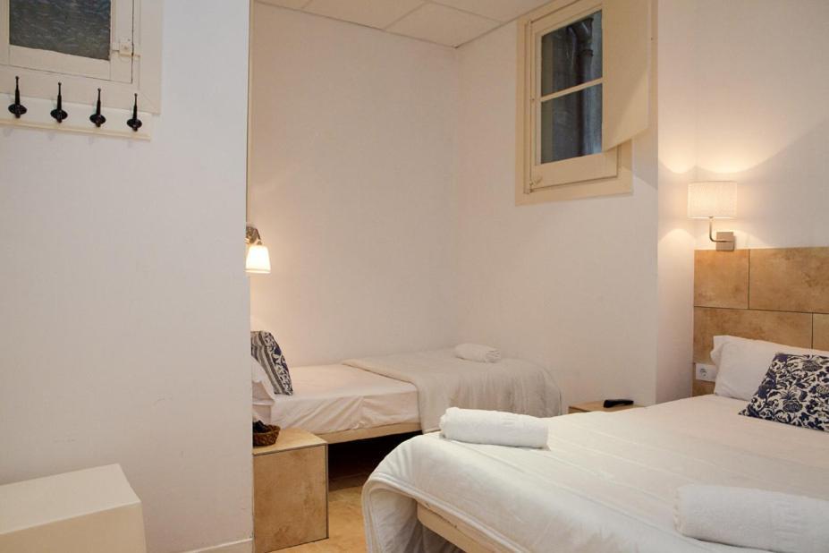 Economy Triple Room,111994239:JPEG