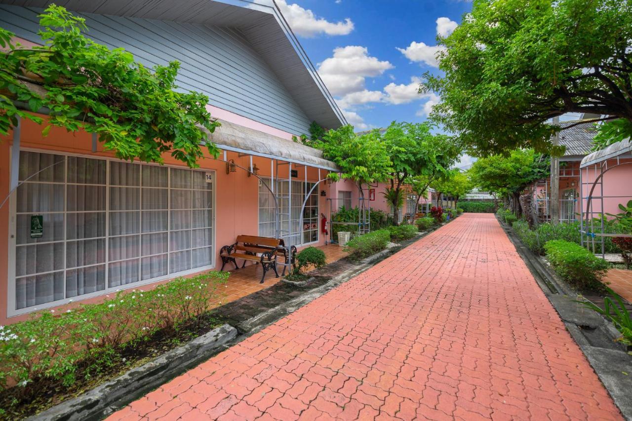 Deluxe Bungalow Garden View