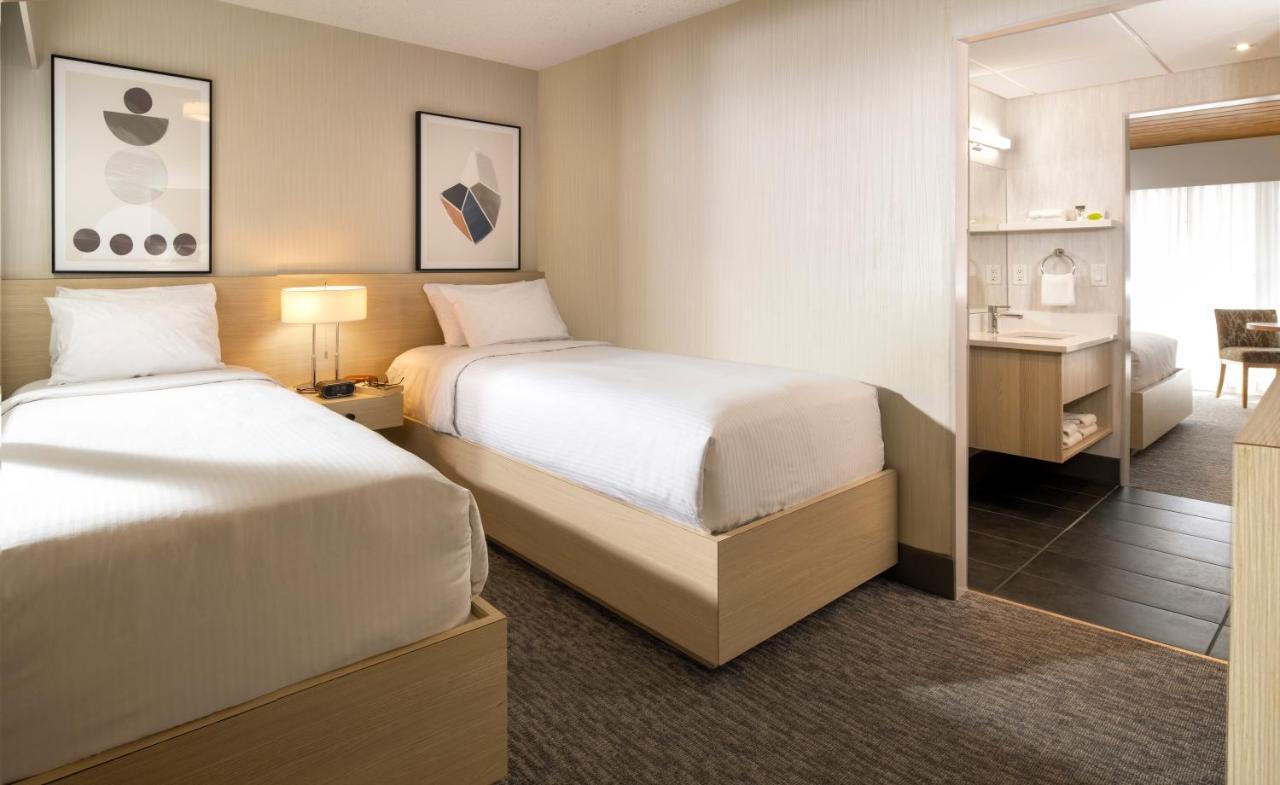 Premium Room Two Twin Queen Bed