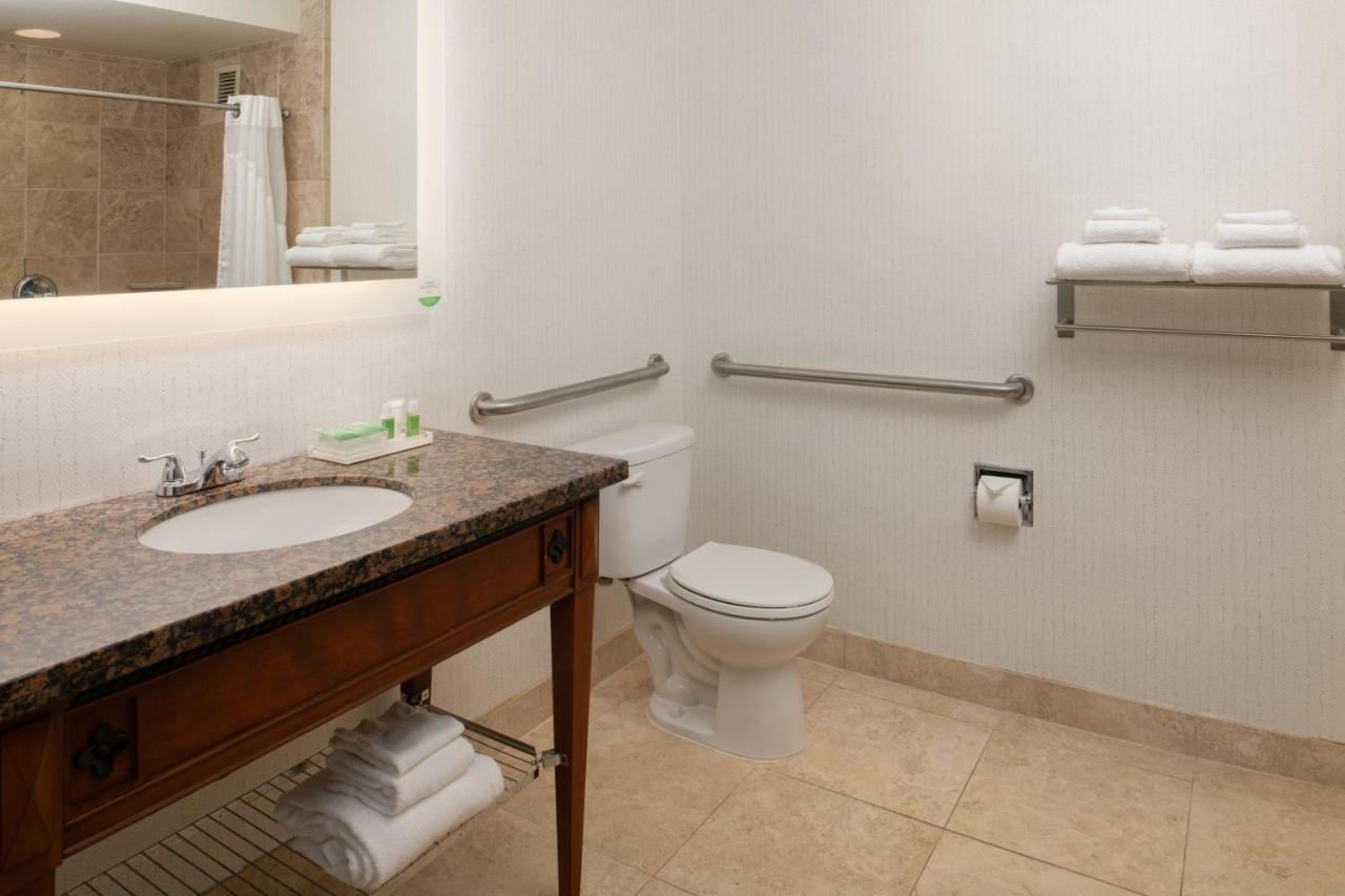 Standard Queen Room Two Queen Beds Mobility Accessible Roll Shower