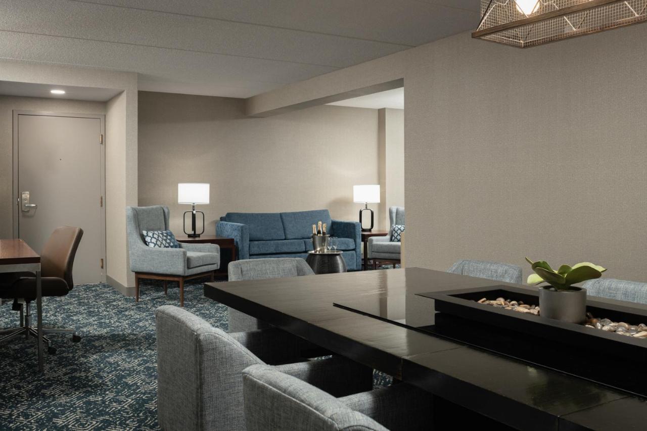 One-Bedroom Presidential King Suite with Sofa Bed