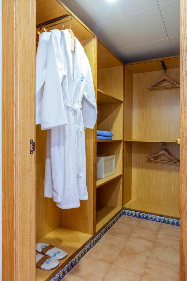 Suite Pool Access