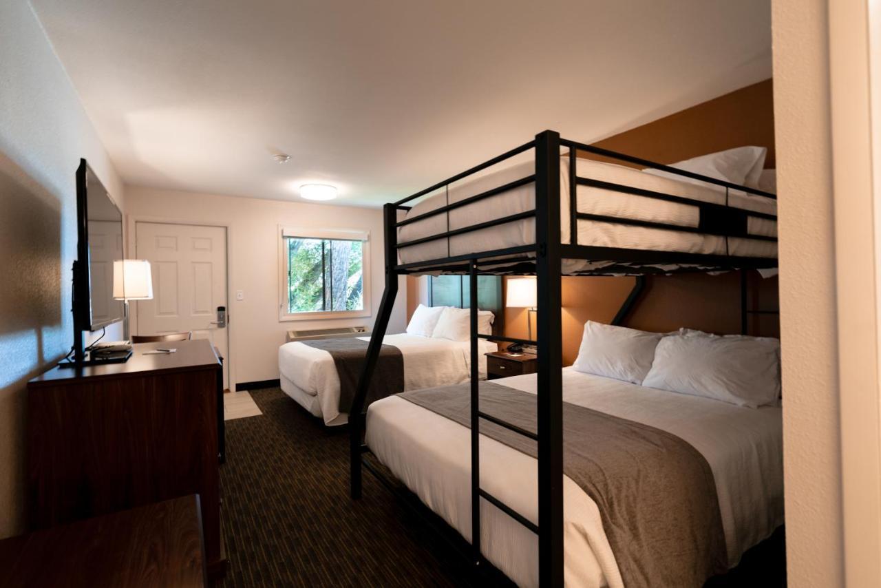 Deluxe Family Room