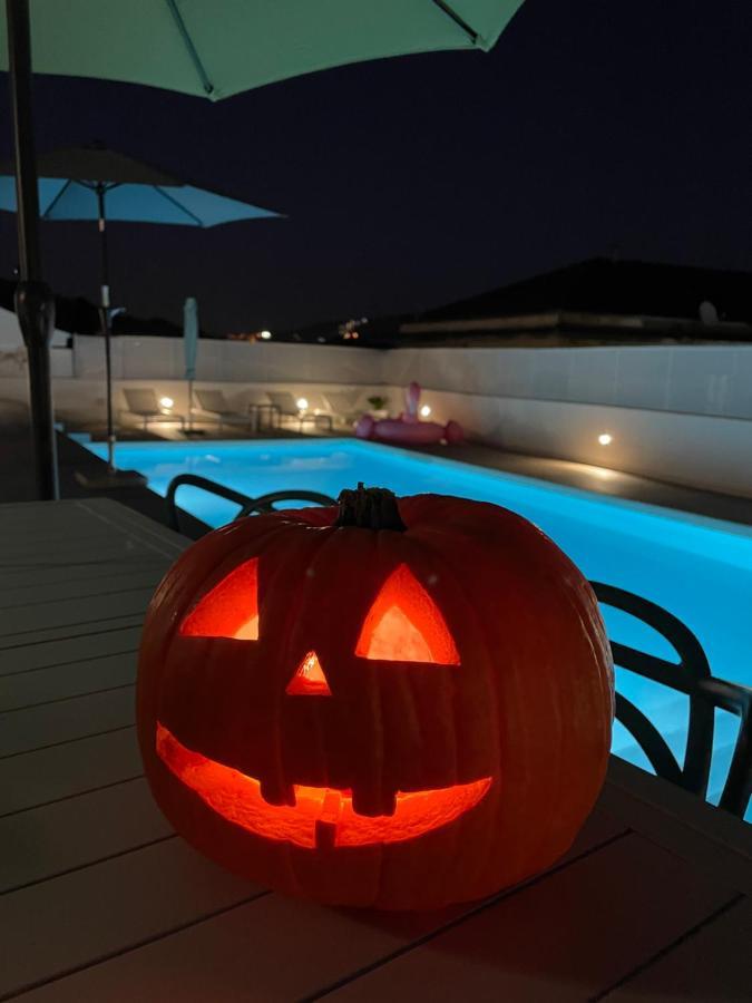 King Room Pool View