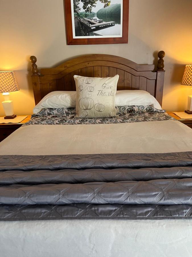 Deluxe Queen Suite Courtyard Pet Friendly
