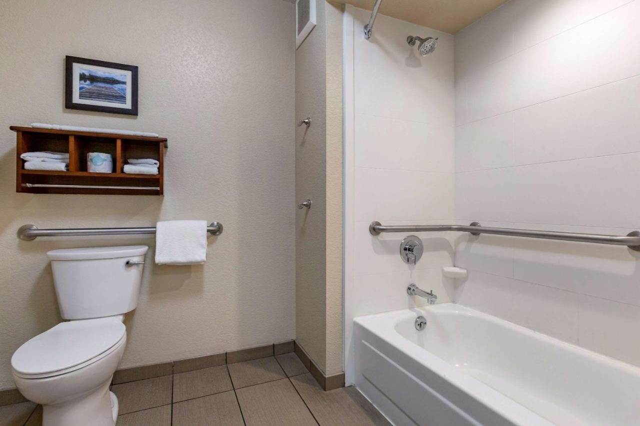Standard King Room Accessible Tub Accessible or Non-Smoking,1313027956:JPEG