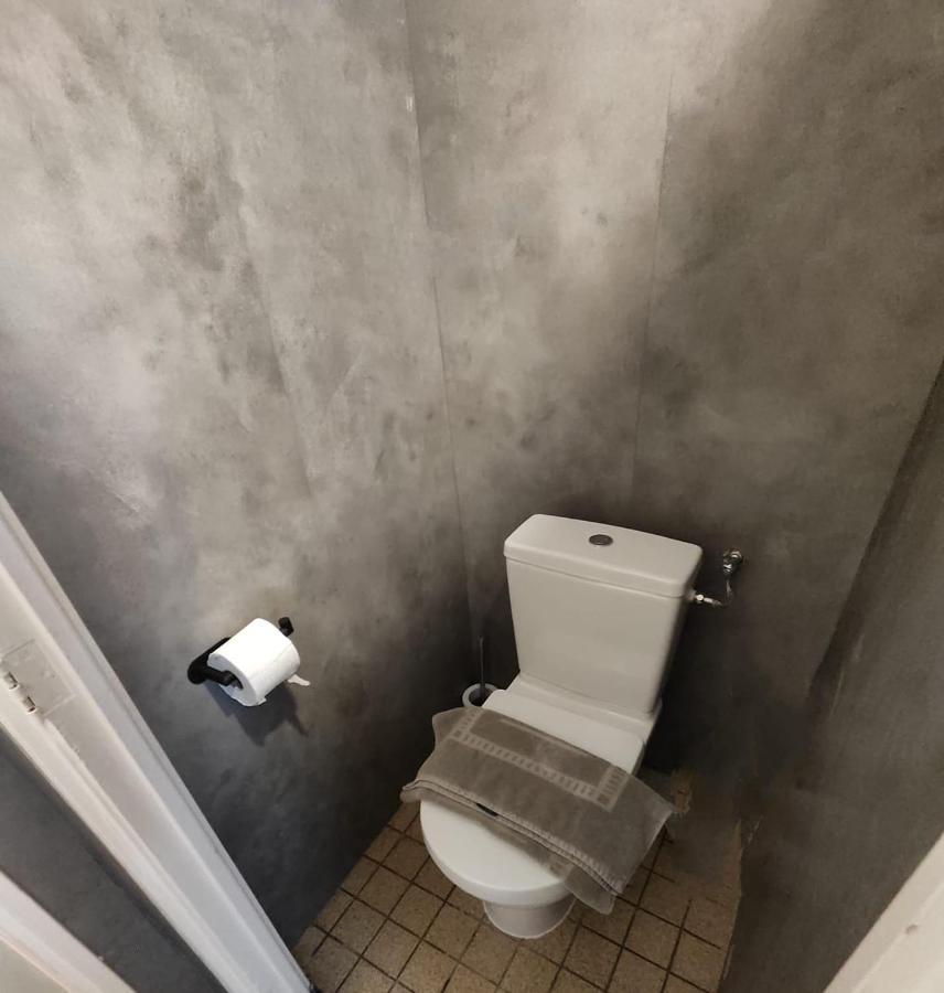 Single Room Private Bathroom,1313681089:JPEG