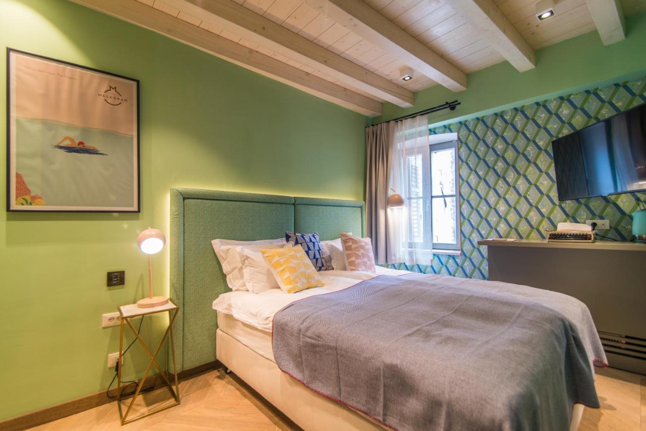 "SNUG" Double Room External Access