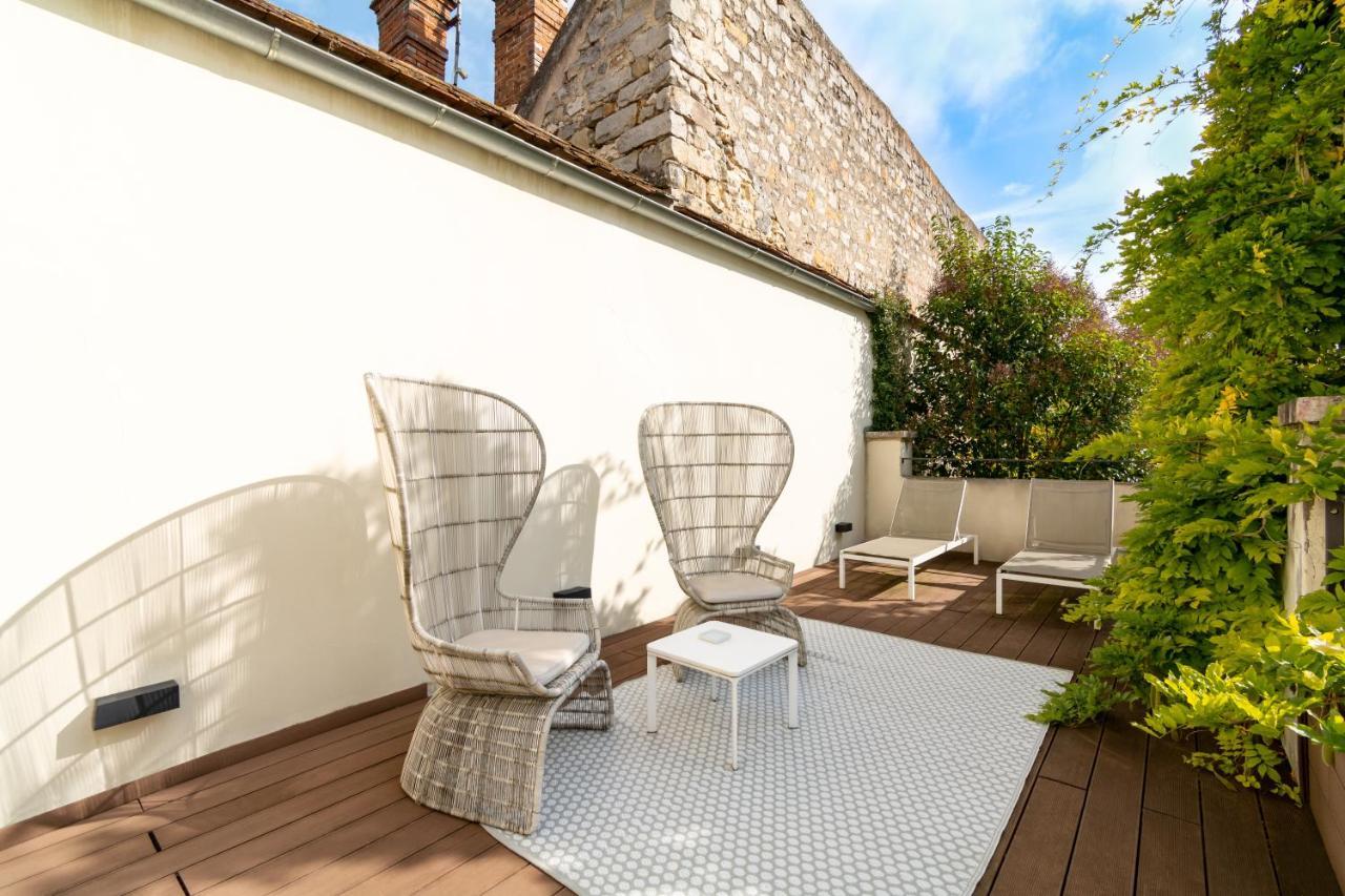 Suite Terrace,1319464678:JPEG