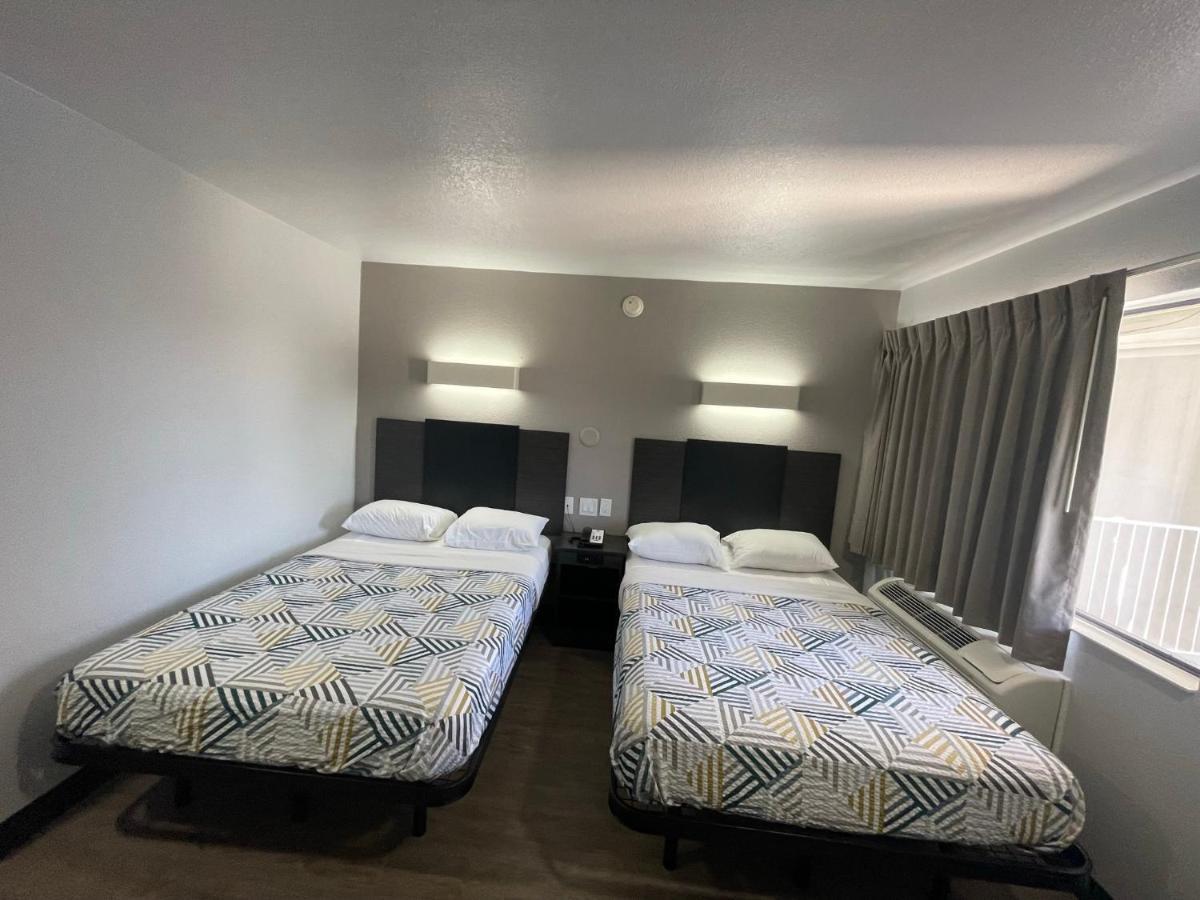 Deluxe Double Room with Two Double Beds Smoking