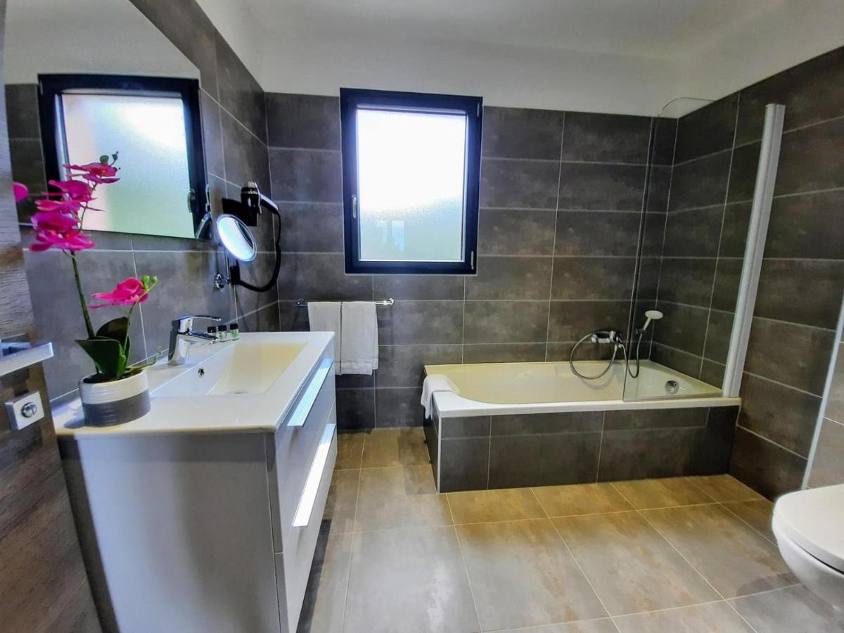 Large Double Room,1526051635:JPEG