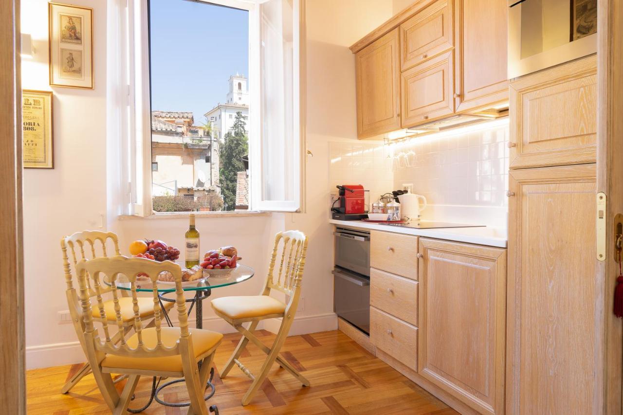 Deluxe One-Bedroom Apartment