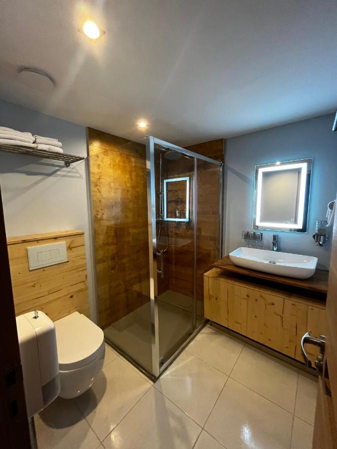 King Room D'Arros,1316330719:JPEG