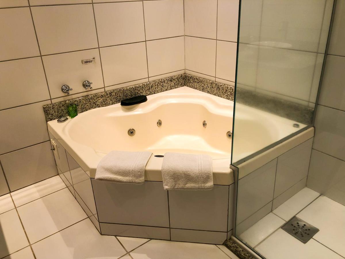 Queen Room Spa Bath