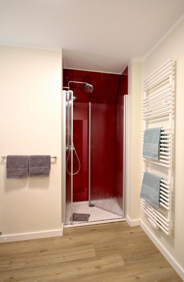 Comfort One-Bedroom Apartment Balcony