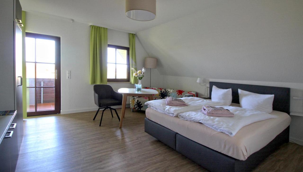 Comfort One-Bedroom Apartment Balcony