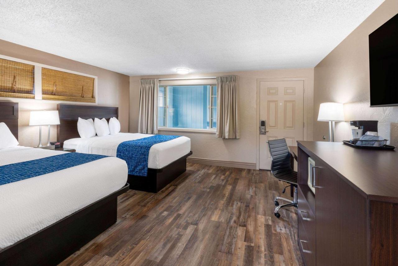 Deluxe Queen Room Two Queen Beds