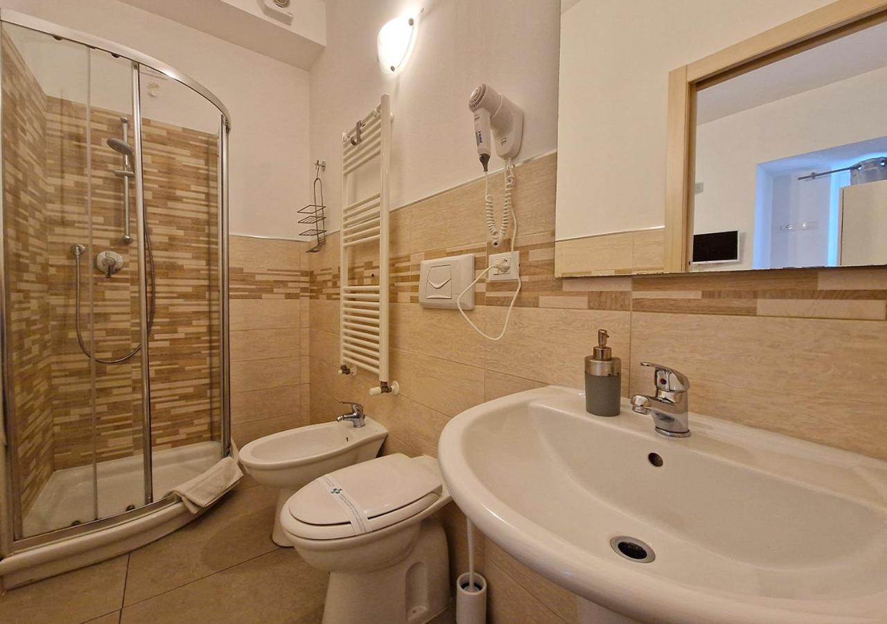 Single Room Private Bathroom
