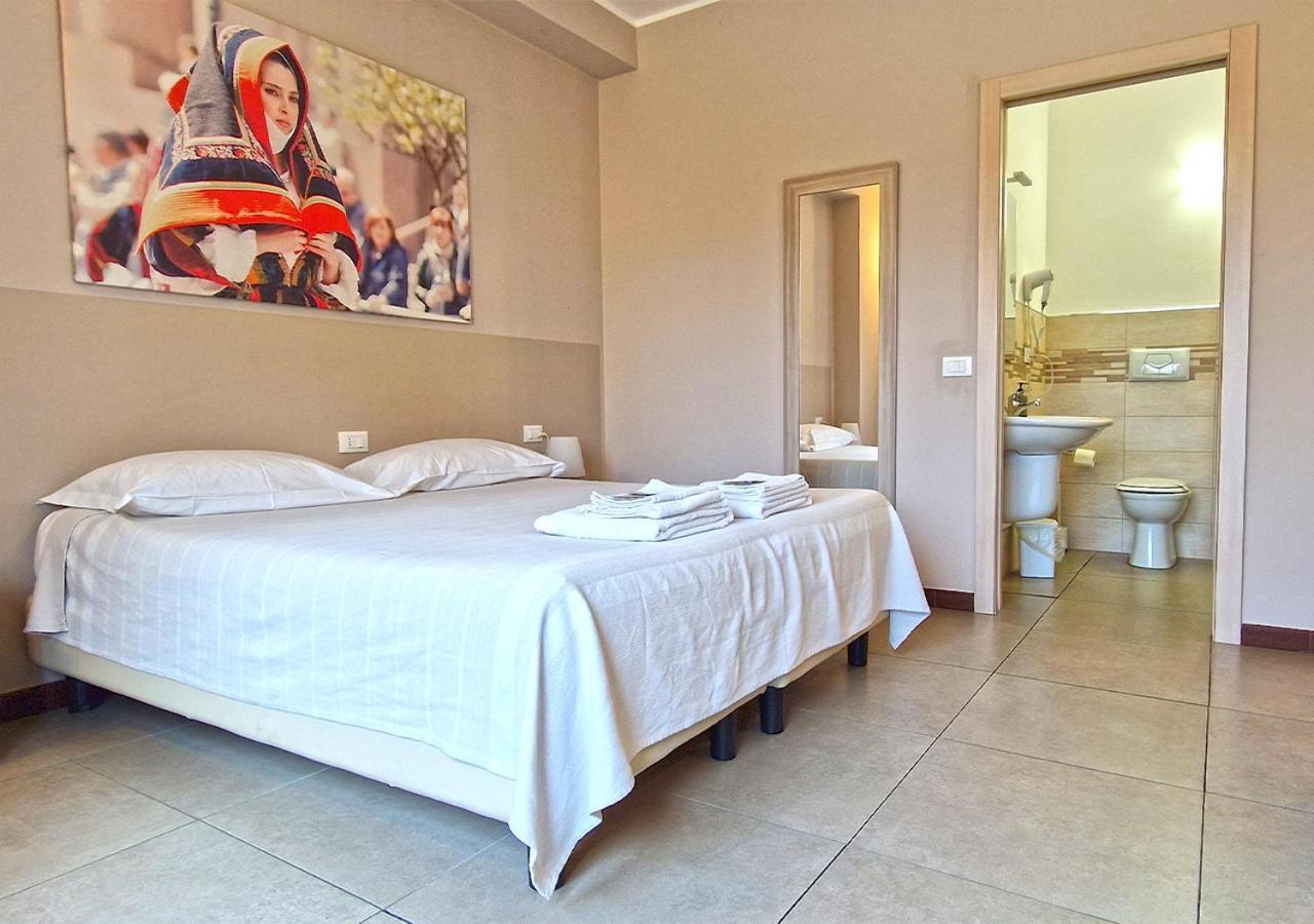 Double or Twin Room Private Bathroom