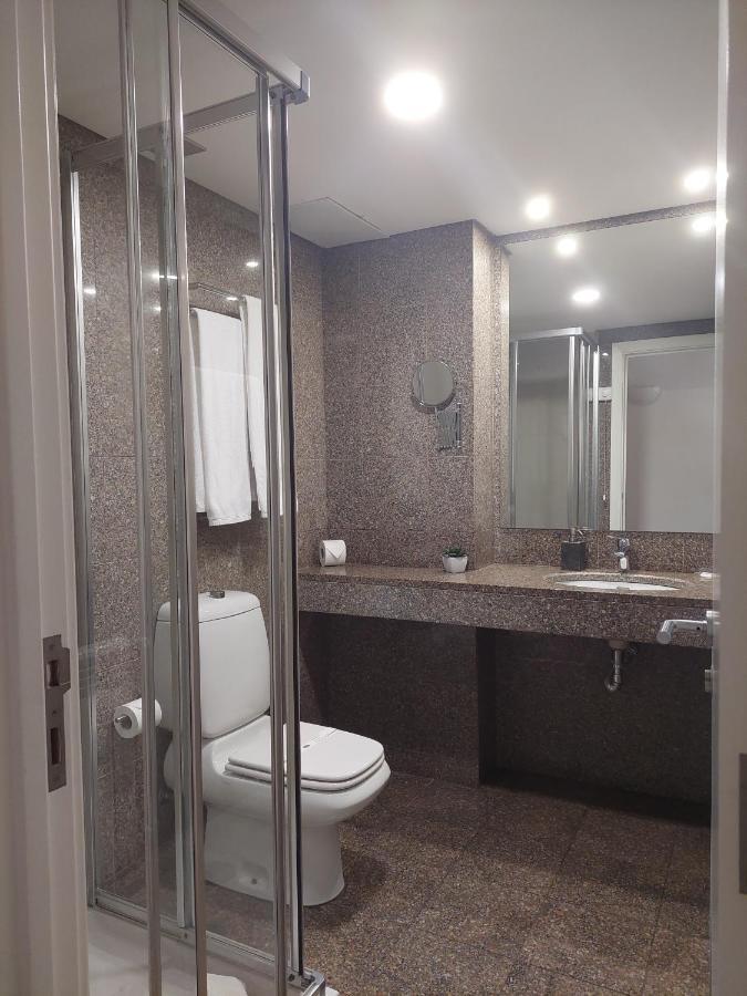 Twin Room,1592047436:JPEG