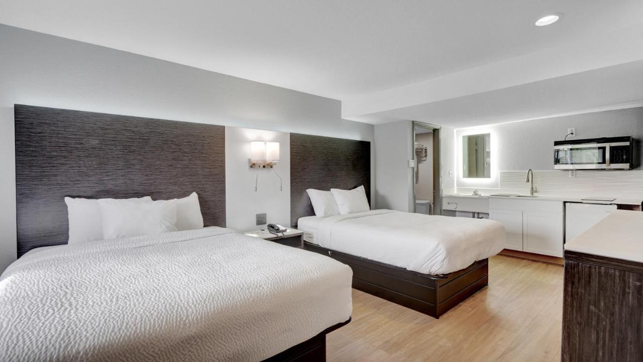 Deluxe Queen Room Two Queen Beds Non-Smoking