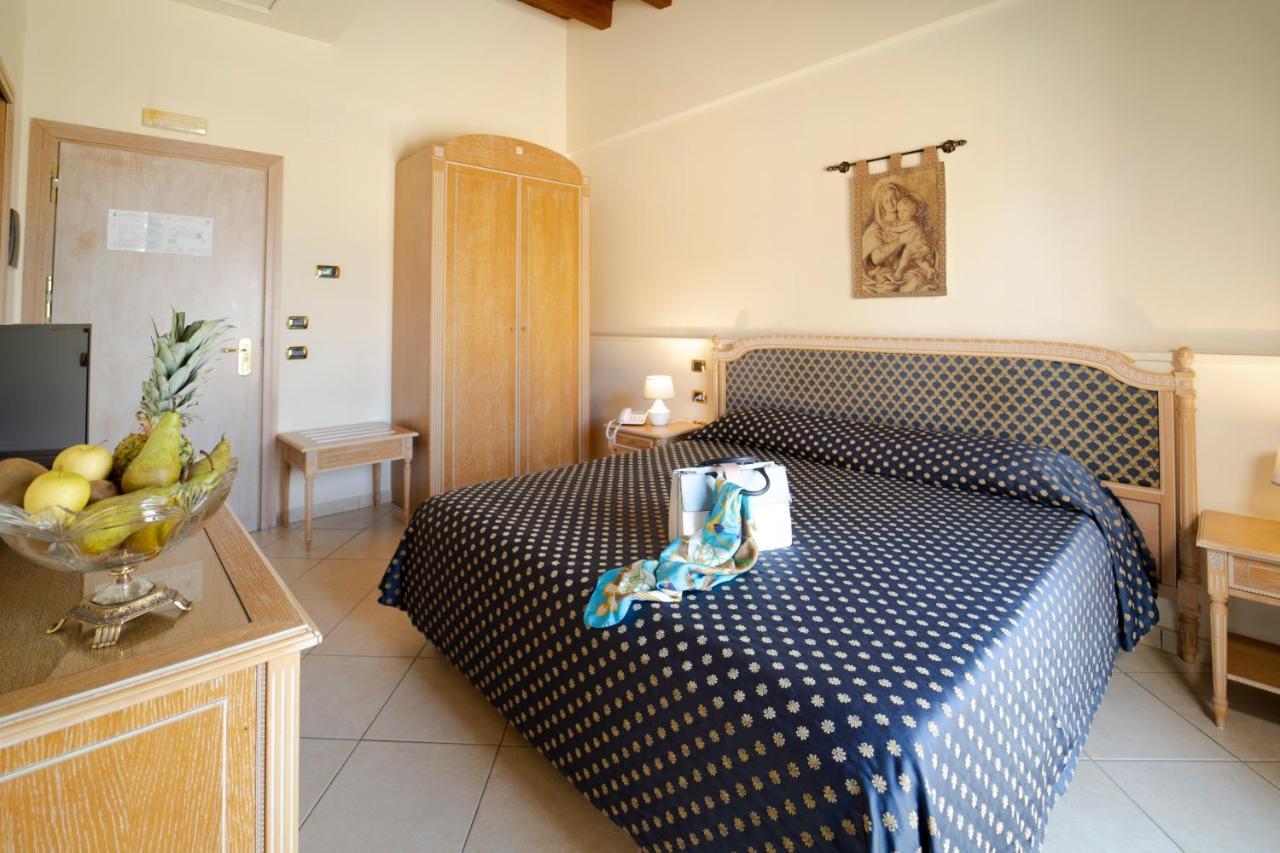 Standard Double or Twin Room,1318721128:JPEG