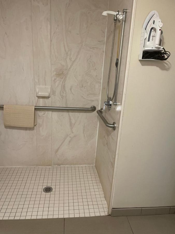 King Room with Roll-In Shower - Disability Access