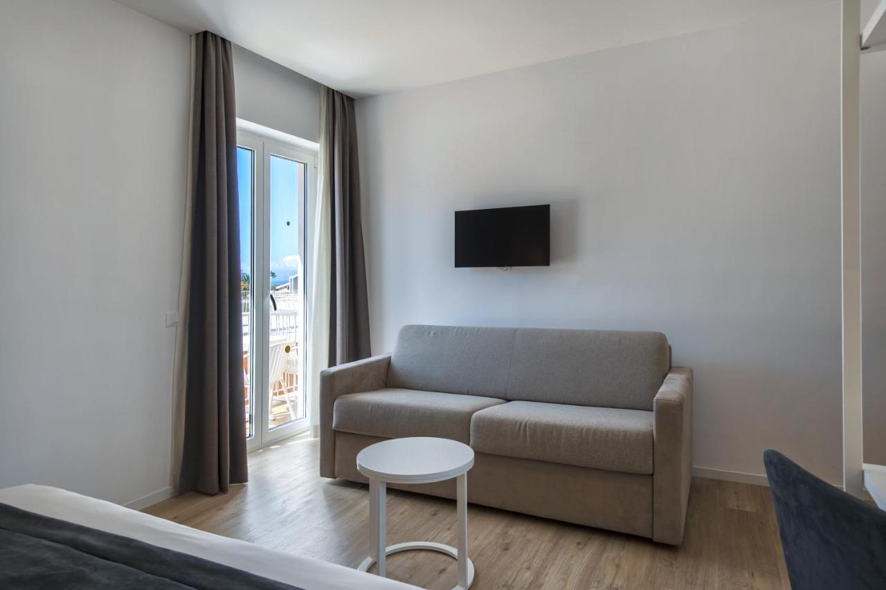 Comfort Double or Twin Room Sofa