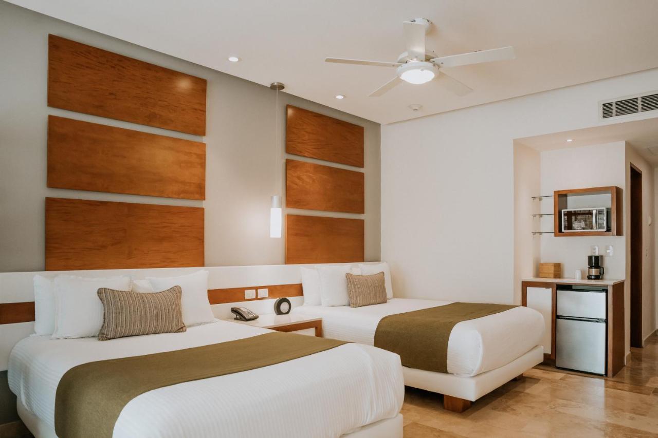 Deluxe Junior Suite 2 Queen Beds