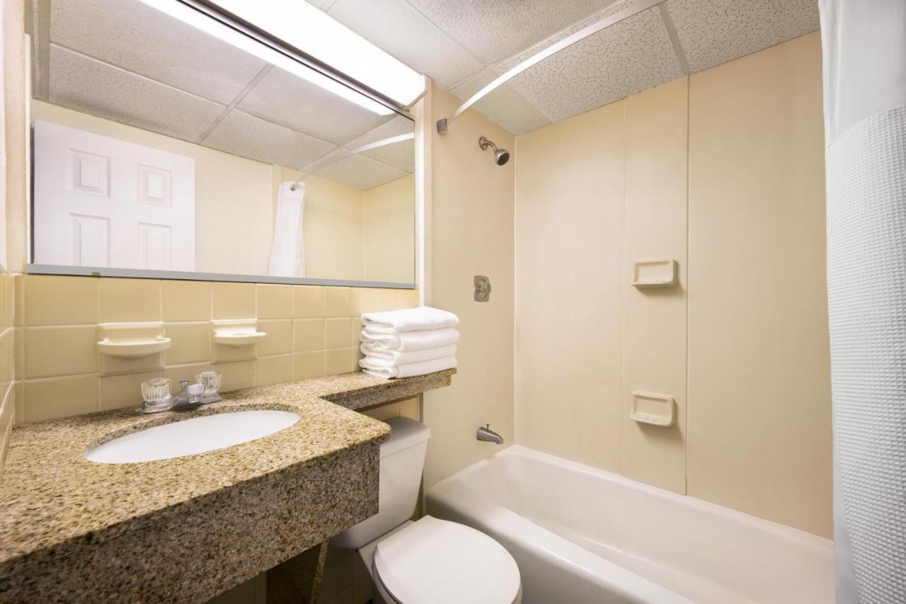 One-Bedroom Suite Two Double Beds Non-Smoking