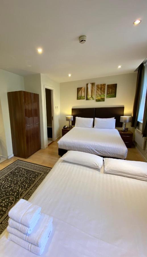 Quadruple Executive Studio