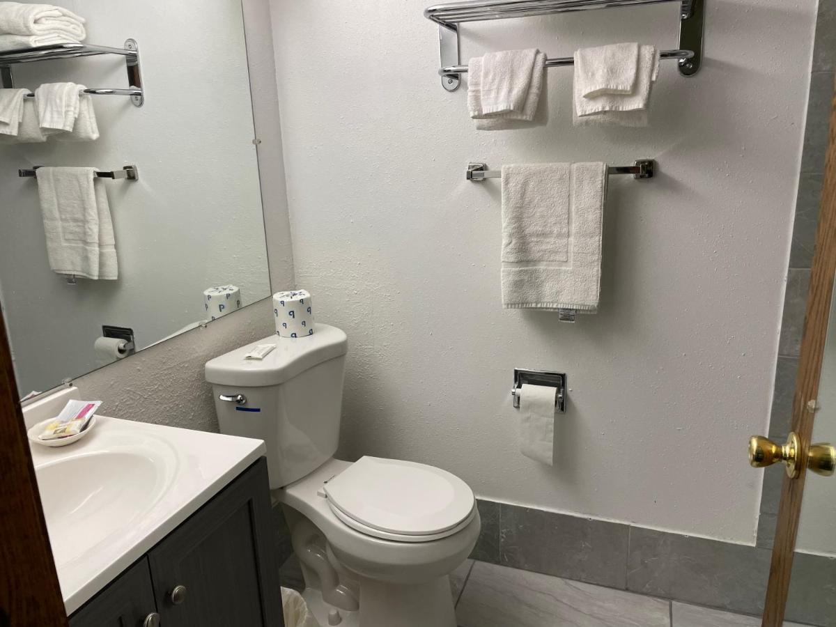 Family Room,1314732640:JPEG