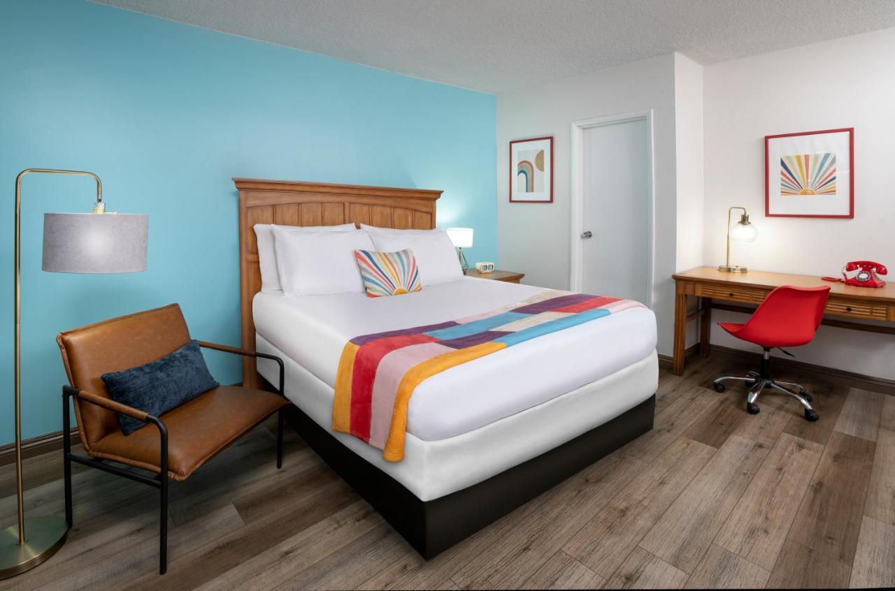 Deluxe Queen Room