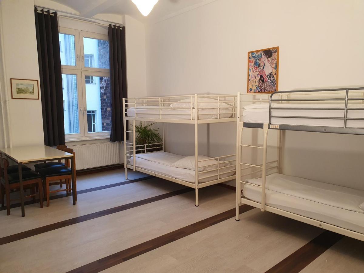 Bed 6-Bed Dormitory Room,566927412:JPEG