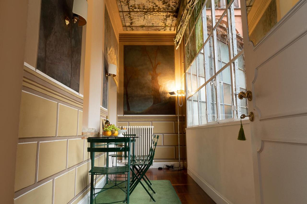 Deluxe One-Bedroom Apartment