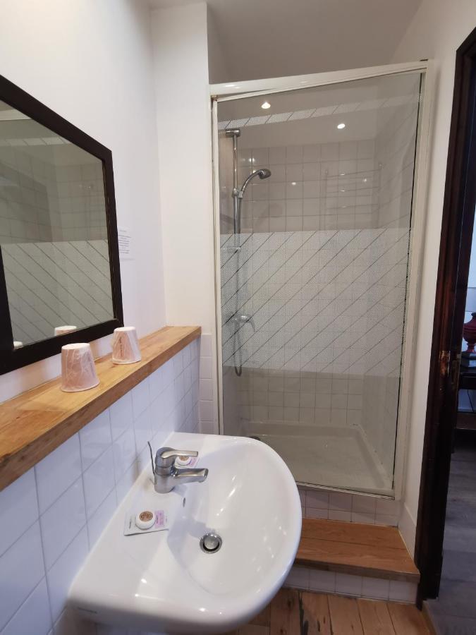 Double Room Shower,1320380563:JPEG