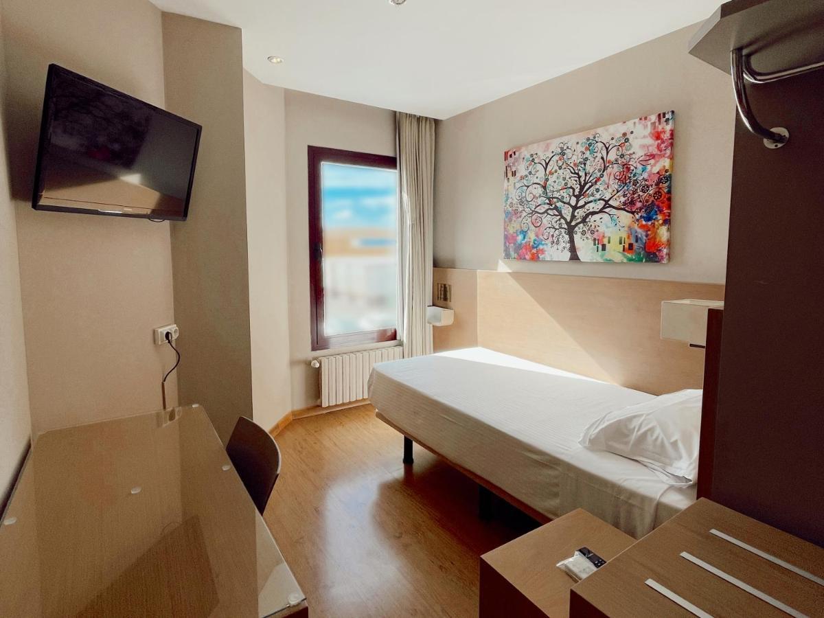 Single Room,1526611921:JPEG