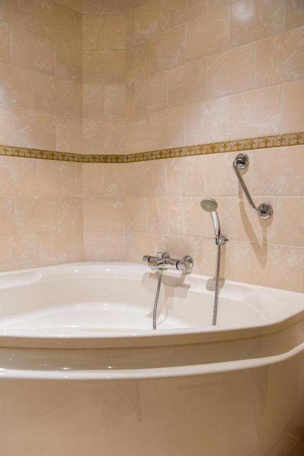 Superior Double Room,1341379085:JPEG