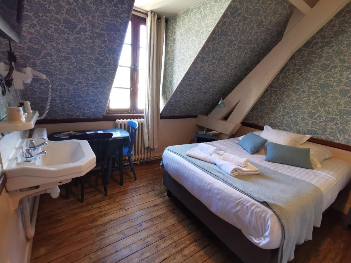 Double Room,1322642947:JPEG